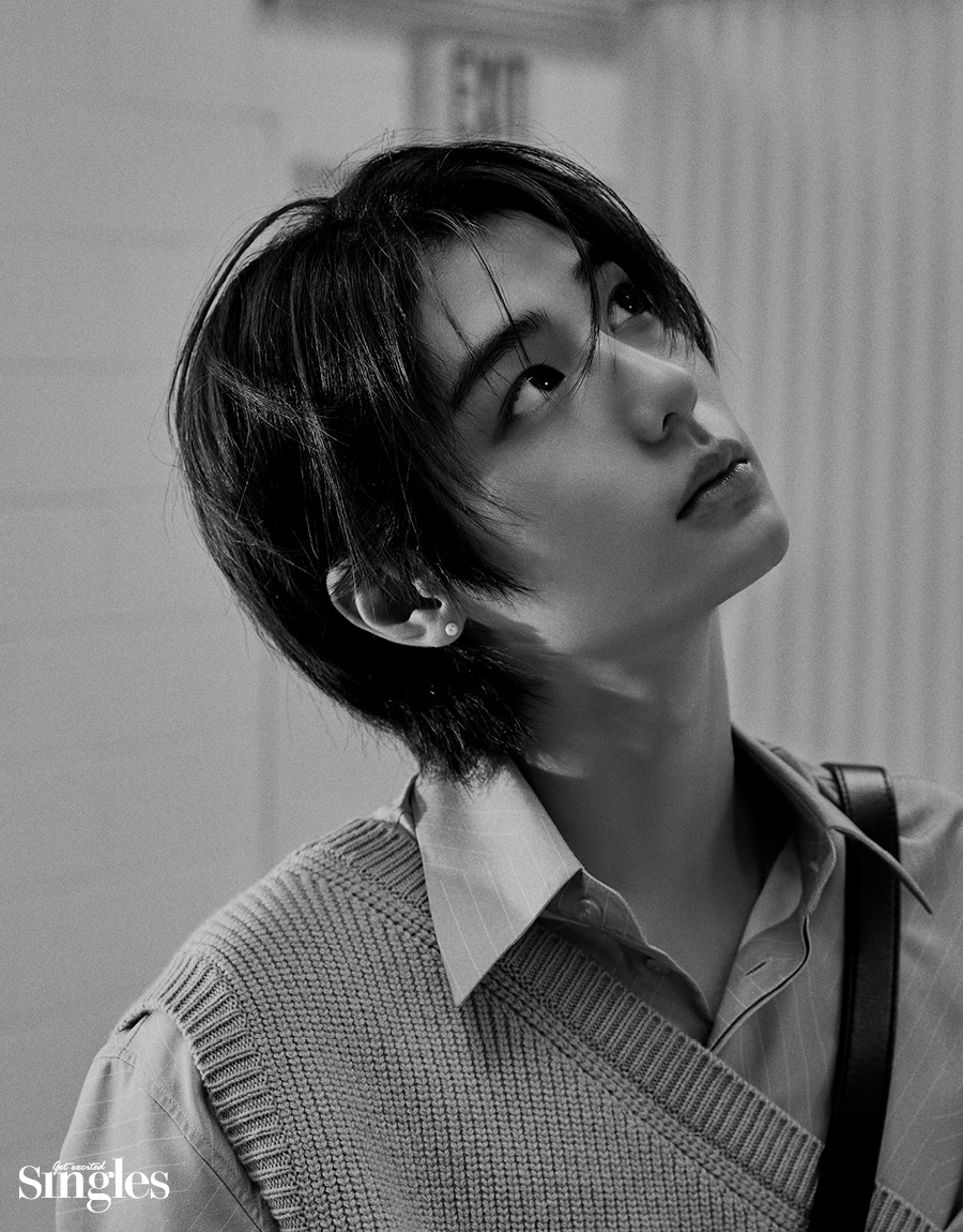 보이넥스트도어 이한과 펜디의 셔츠와 베스트가 등장하는 싱글즈의 화보